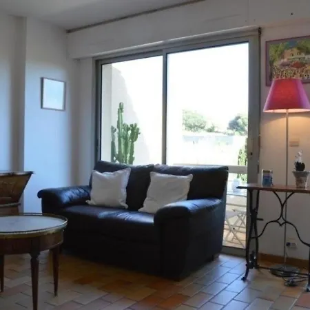 Le Lavandou, 2 Pieces, 4 Personnes - Fr-1-251-267 *